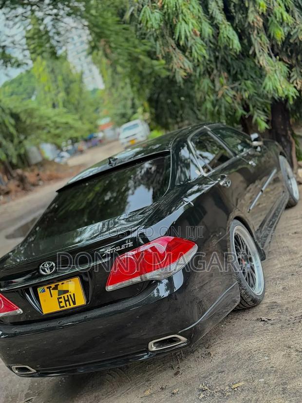 Toyota Crown 2013 Black