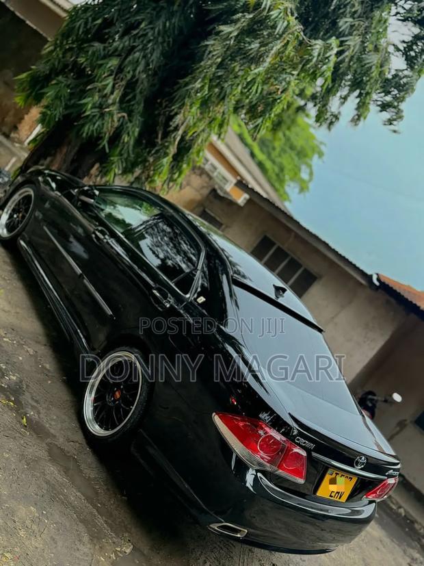 Toyota Crown 2013 Black