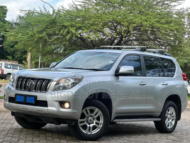 Toyota Land Cruiser Prado 2012 Silver