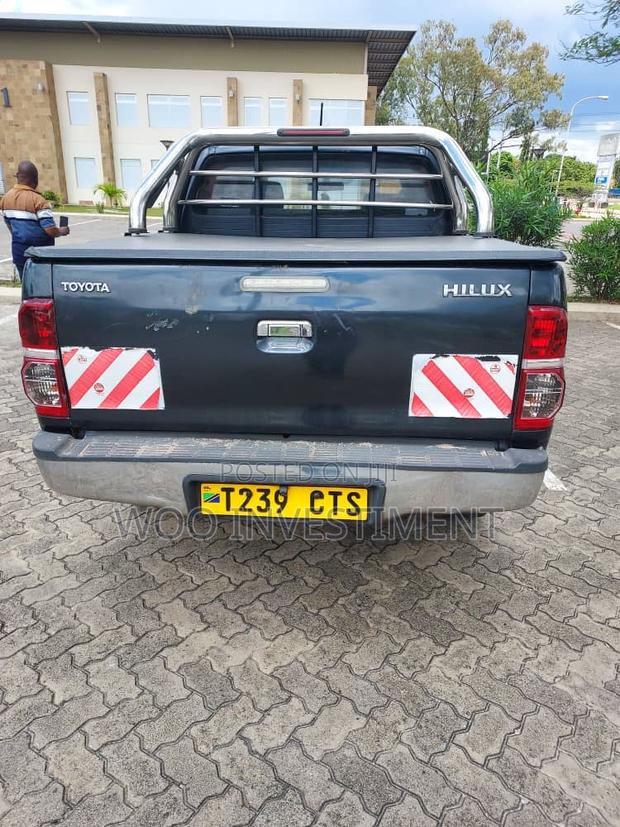 Toyota Hilux 2013 Gray