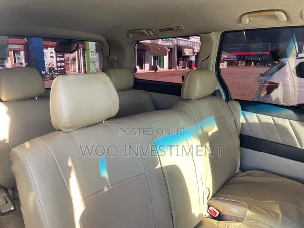 Toyota Alphard 2005 Gold