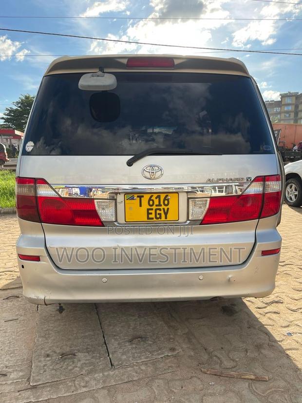 Toyota Alphard 2005 Gold