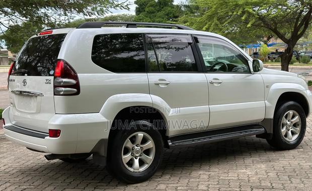 Toyota Land Cruiser Prado 2006 White