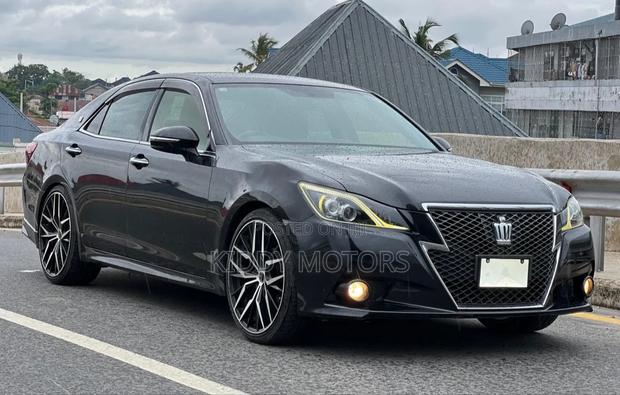 Toyota Crown 2014 Black