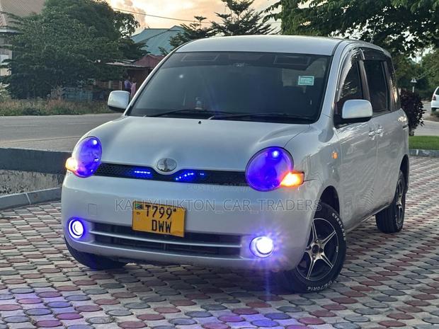 Toyota Sienta 2007 Silver