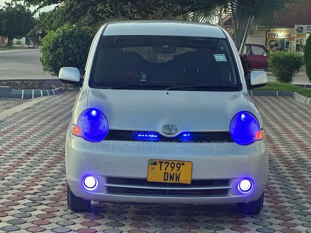 Toyota Sienta 2007 Silver