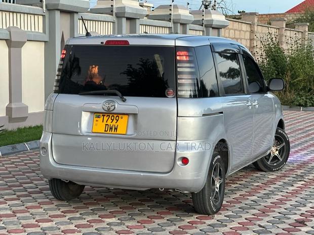 Toyota Sienta 2007 Silver