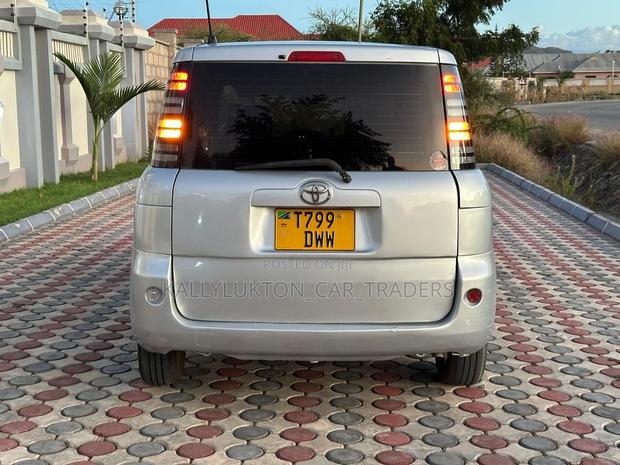 Toyota Sienta 2007 Silver