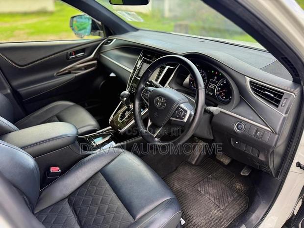 Toyota Harrier 2.5 Hybrid 4WD 2015 White