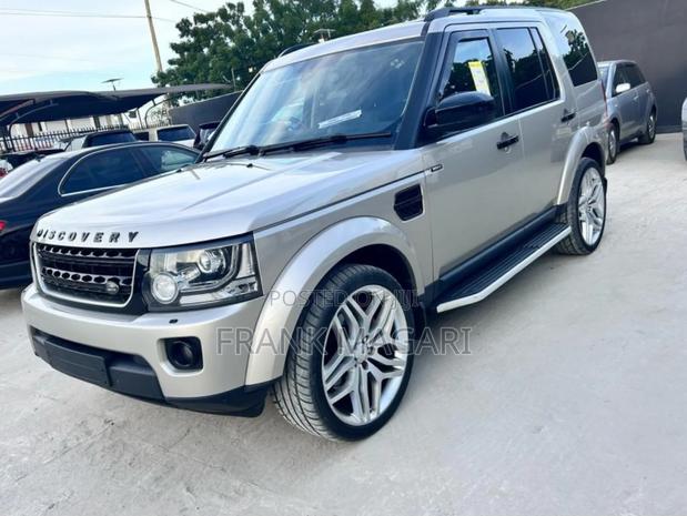 Land Rover Discovery 2016 Gold