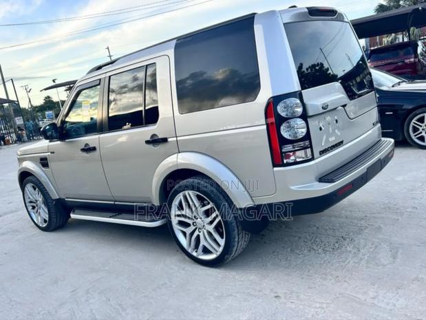 Land Rover Discovery 2016 Gold