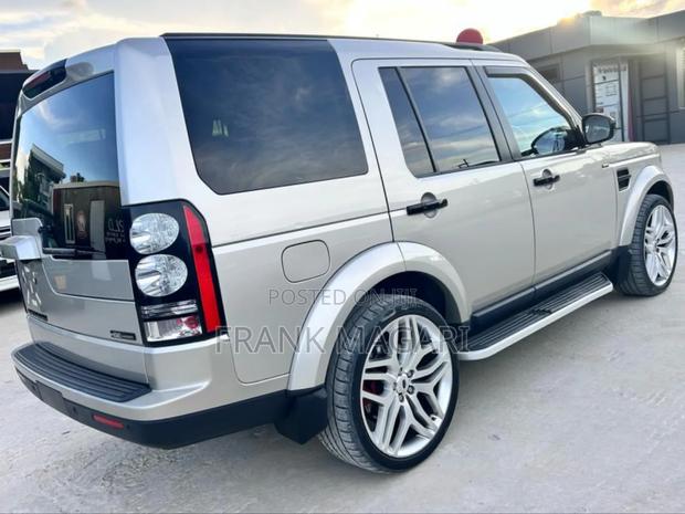 Land Rover Discovery 2016 Gold