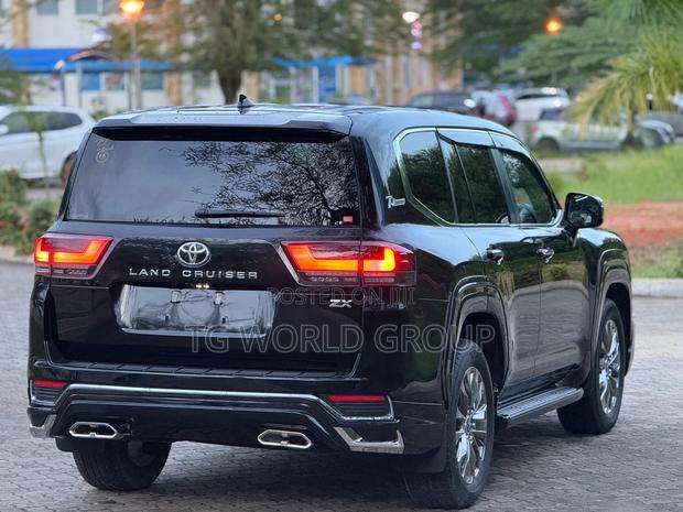 Toyota Land Cruiser 2024 Black