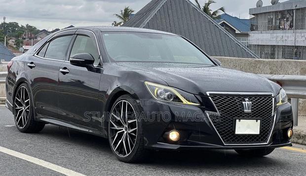 Toyota Crown 2014 Black