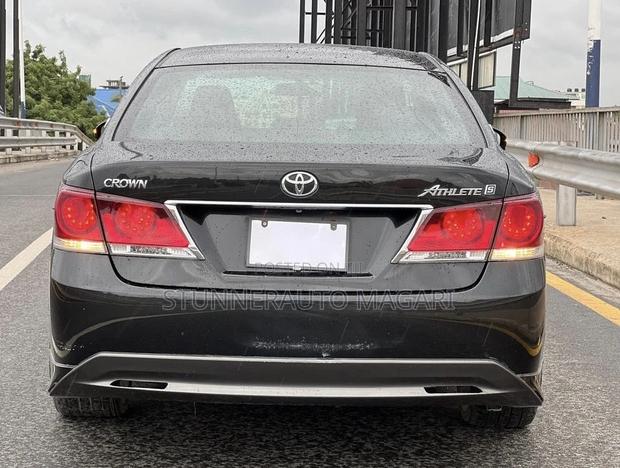 Toyota Crown 2014 Black