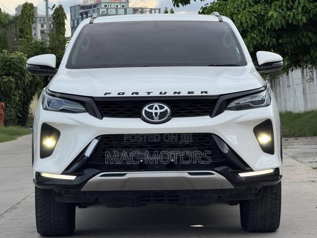 Toyota Fortuner 2.4 D AWD 2023 White
