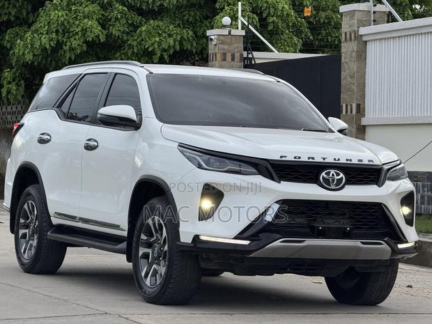 Toyota Fortuner 2.4 D AWD 2023 White