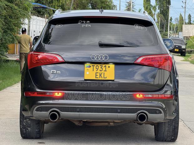 Audi Q5 2.0T Premium Quattro 2011 Black