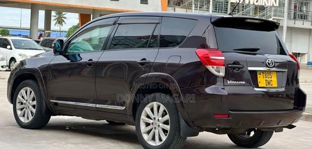 Toyota Vanguard 2011