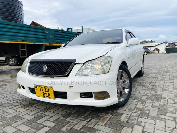 Toyota Crown Royale 2005 White