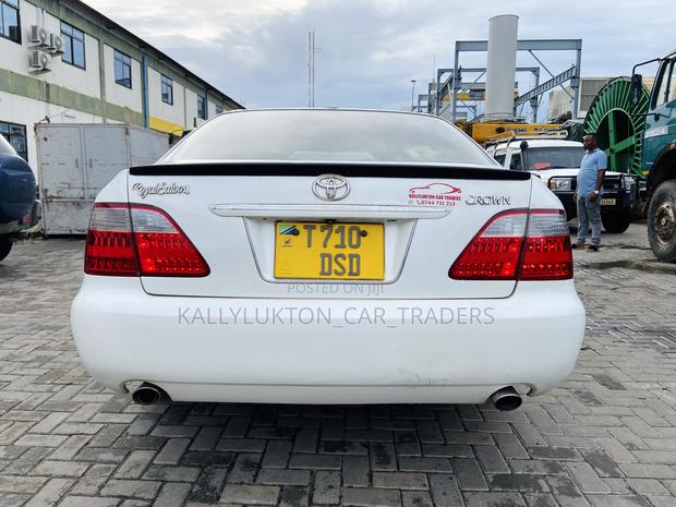 Toyota Crown Royale 2005 White