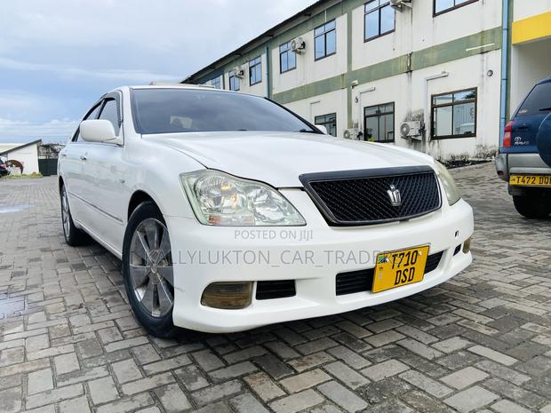 Toyota Crown Royale 2005 White