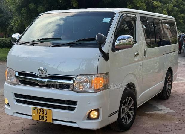 Toyota HiAce 2011 White