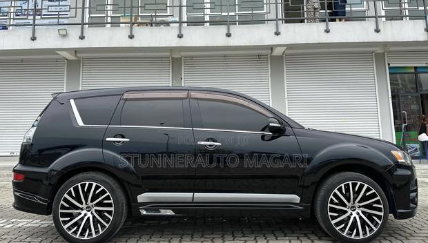 Mitsubishi Outlander 2011 Black