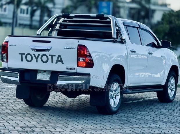 Toyota Hilux Revo Double Cab Deisel 2.4 AWD 2018 White