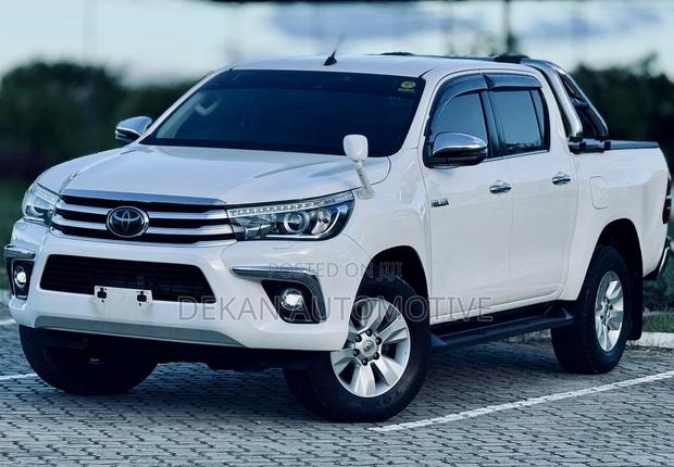Toyota Hilux Revo Double Cab Deisel 2.4 AWD 2018 White