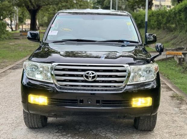 Toyota Land Cruiser 2011 Black