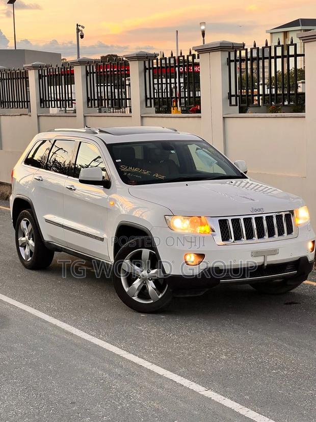 Jeep Cherokee 2010 White