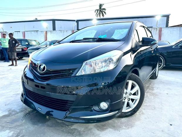 Toyota Vitz 1.3 FWD 3dr 2011 Black