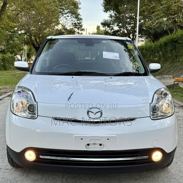 Mazda Verisa 2009 White