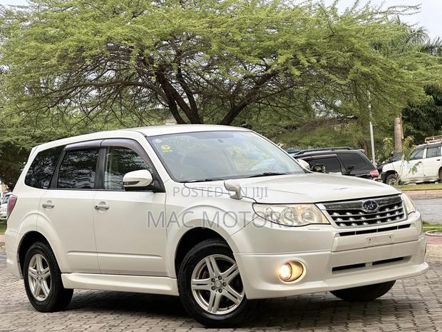 Subaru Forester 2011 Pearl