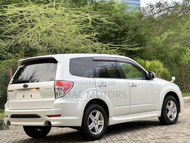 Subaru Forester 2011 Pearl