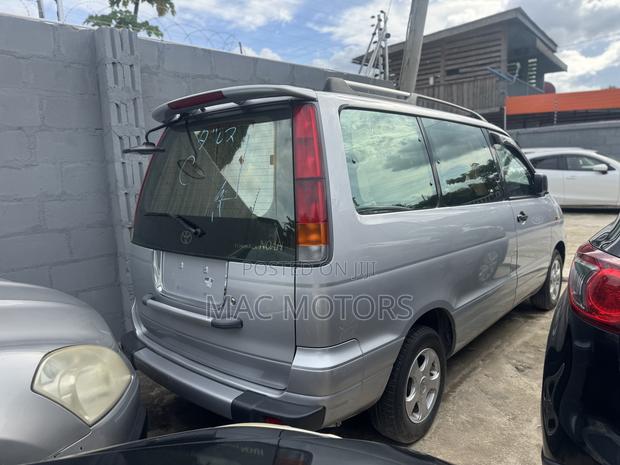 Toyota Noah 2001 Silver