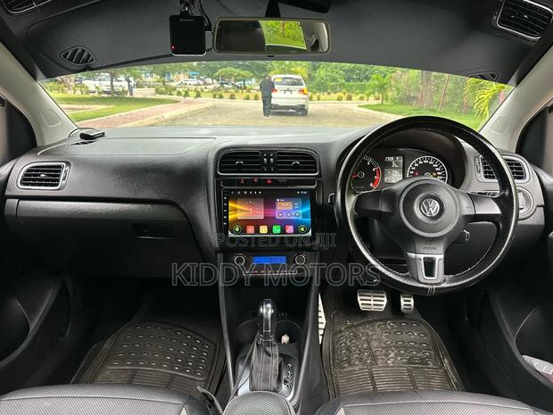 Volkswagen Polo 2011 Silver