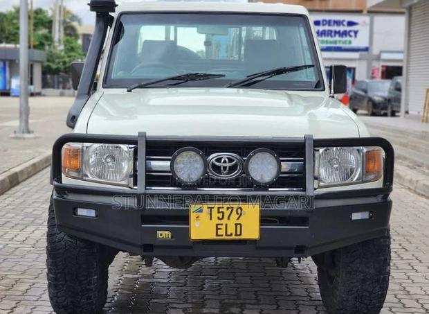 Toyota Land Cruiser 2008 White