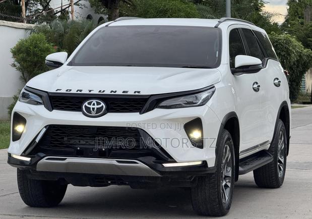 Toyota Fortuner 2023 White