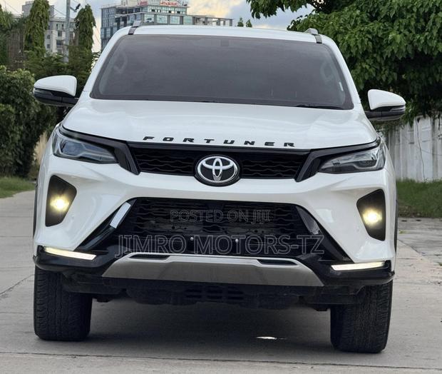 Toyota Fortuner 2023 White