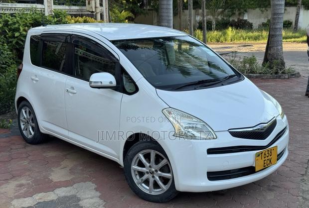 Toyota Ractis 2006 White