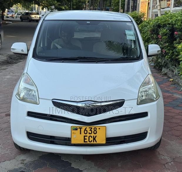 Toyota Ractis 2006 White