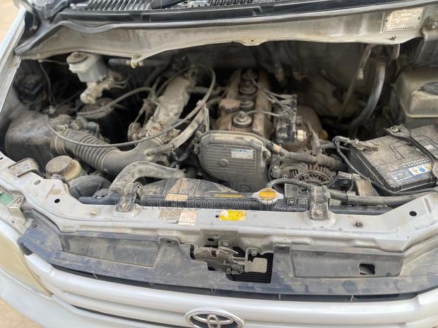 Toyota Noah 2001 Silver
