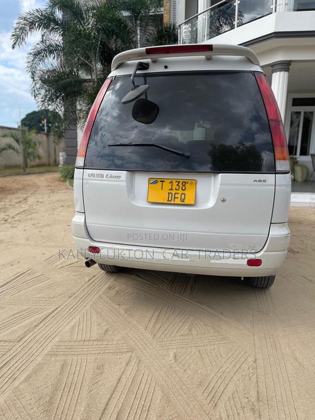 Toyota Noah 2001 Silver