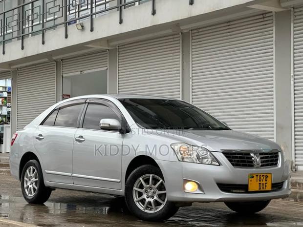 Toyota Premio 2011 Silver