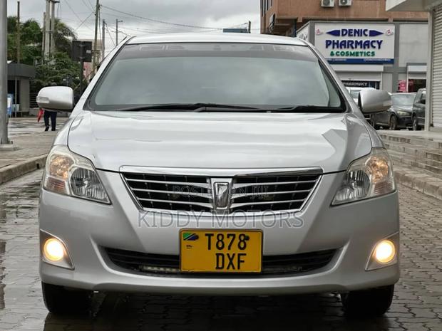 Toyota Premio 2011 Silver