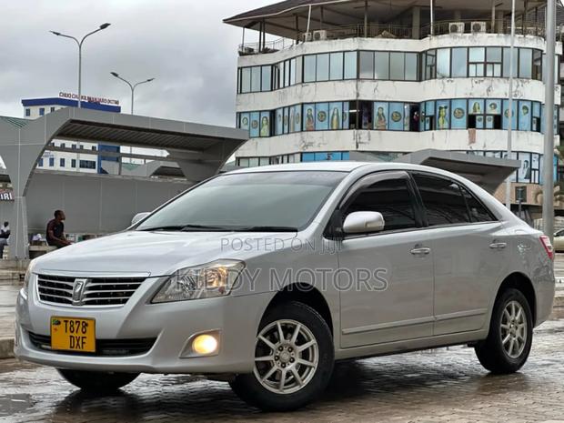 Toyota Premio 2011 Silver
