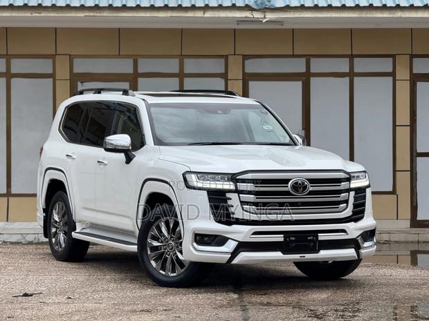 Toyota Land Cruiser 2023 Pearl