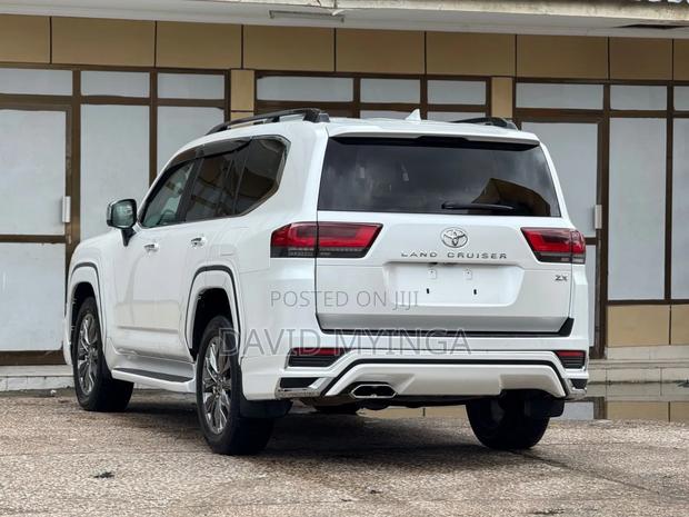 Toyota Land Cruiser 2023 Pearl